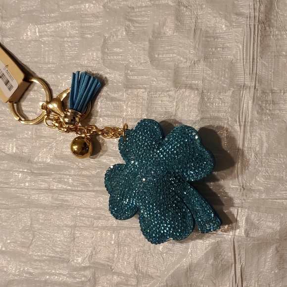 Clover Shaped Keyring - Picture 3 of 4
